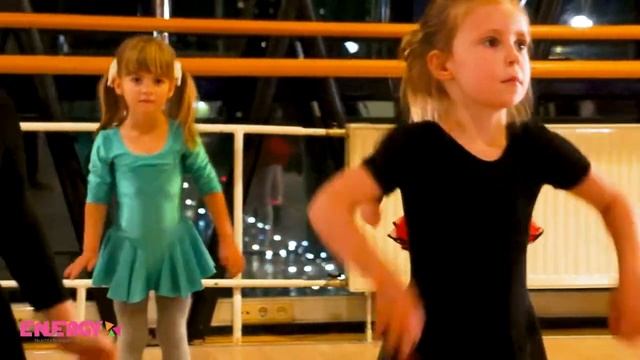 ДЕТСКАЯ ХОРЕОГРАФИЯ у Анастасии Скоркиной (3-5 лет) смотреть онлайн