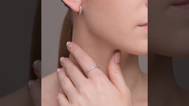 1021316 - Серьги из золота с бриллиантами и кольцо 1011806 дорожка с бриллиантами смотреть онлайн