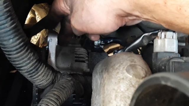 Сузуки Лиана 1.6 бензин, замена ДПКВ. смотреть онлайн