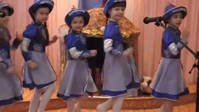 «Дети нашего села» («Нютагай ухибуудтэ»). вок группа "Весёлые нотки" 1-й состав смотреть онлайн
