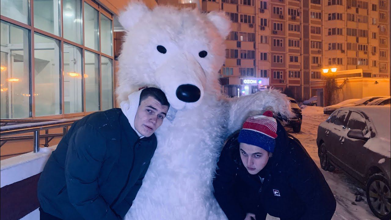 ПАЦАНЫ ОТМЕЧАЮТ музон на весь двор смотреть онлайн