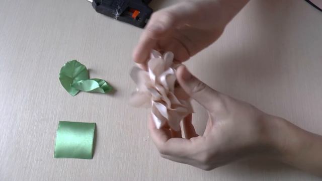 Лента резинка Цветок канзаши лилия бутон из атласной ленты DIY kanzashi flower scrunchy смотреть онлайн