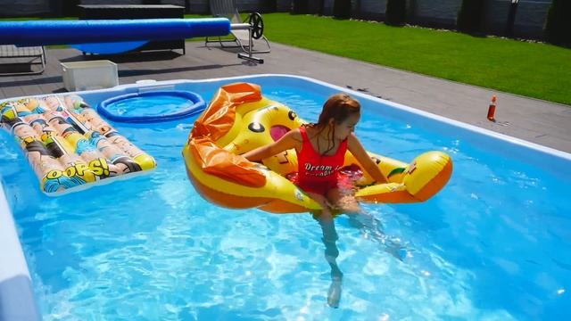 24 ЧАСА В БАССЕЙНЕ! смотреть онлайн