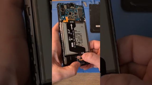 Samsung A70 с проблемой "нет сети" смотреть онлайн