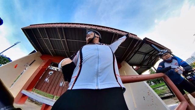 Java Rider sharing cycling accident 221221 смотреть онлайн