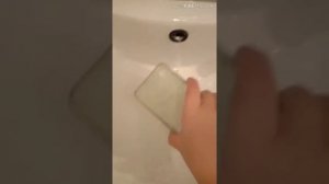 Как очистить прозрачный чехол от железный!?