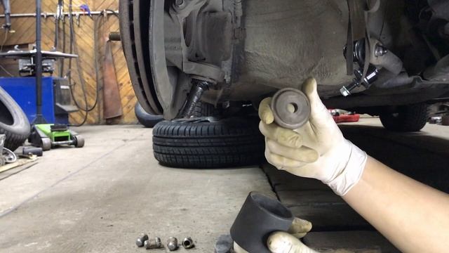 Замена шаровой опоры, сайлентблоков передних рычагов и втулок переднего стабилизатора Хонда Сивик. смотреть онлайн