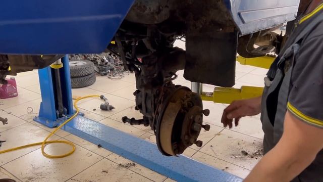 Боже, что я купил?! Первая дефектовка ЛуАЗа и первый ШОК! смотреть онлайн