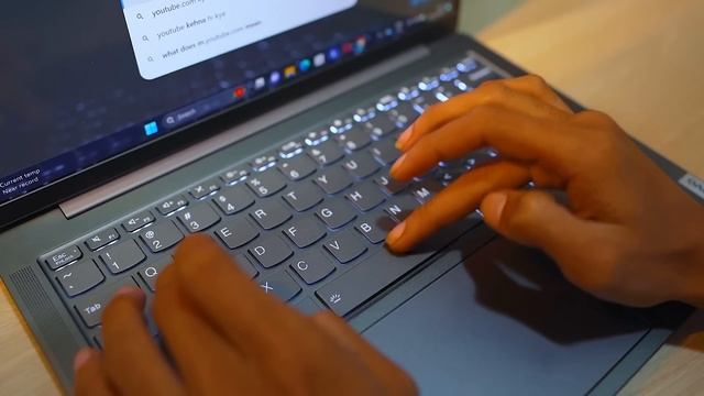 Lenovo Yoga Slim 6i Review - Intel i5 13th Gen Compact Laptop? смотреть онлайн
