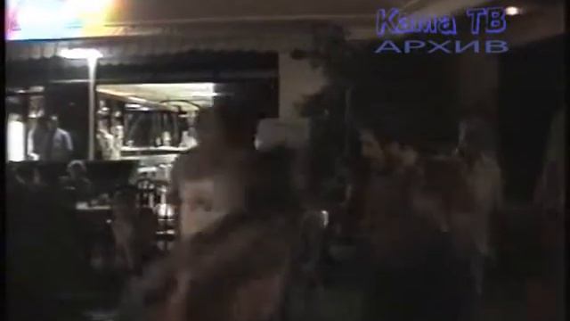 The Girl at a Party \ Девушка отжигает на вечеринке смотреть онлайн