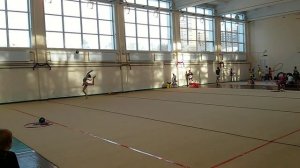 Художественная гимнастика .Упражнение с мячем. Кочина Настя 10 лет.