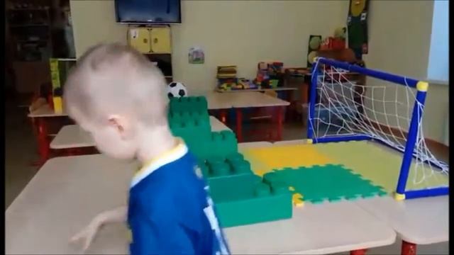Футбольное поле из конструктора смотреть онлайн