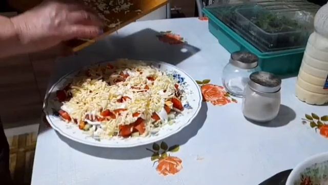 Всё успела,кушать приготовила//И на даче зелень посеяла// смотреть онлайн