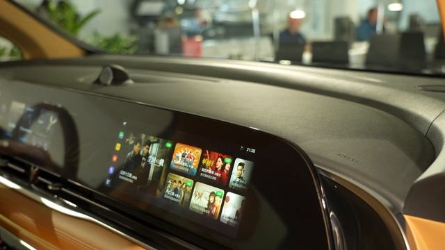 VOYAH DREAM PHEV черный смотреть онлайн