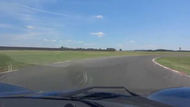 Circuit Michelin Ladoux : Découverte un tour sur le sec en Lotus смотреть онлайн