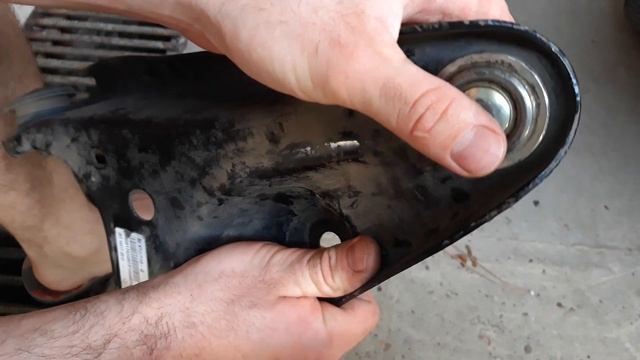 LADA LARGUS.Найден стук в передней подвеске.Смотреть всем владельцам Ларгуса. смотреть онлайн