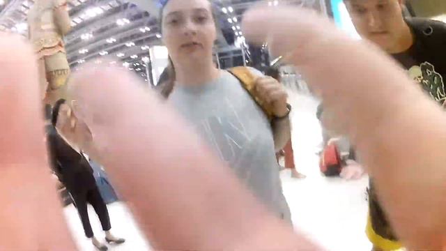 Аэропорт бангкока, Китайцы, едем домой) смотреть онлайн