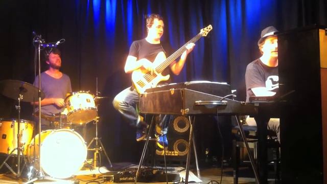 Bob van Luijt meets Billy Martin & Florian Weber смотреть онлайн