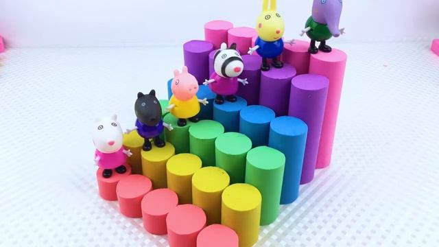 Baby Shark | Изучите цвета с кинетическим песком радуга Лестница Peppa Свинья Веселые сюрпризы смотреть онлайн
