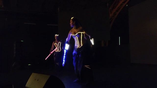 Сцена театр девушки танец вечер выступление Stage theater girls dance evening performance смотреть онлайн