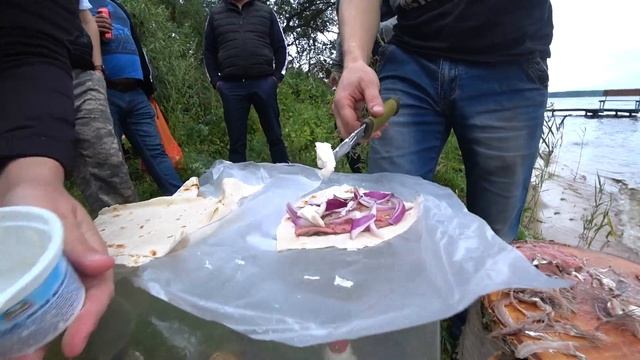 Сюрстремминг. Пробуем "тухлую" квашеную селёдку. смотреть онлайн
