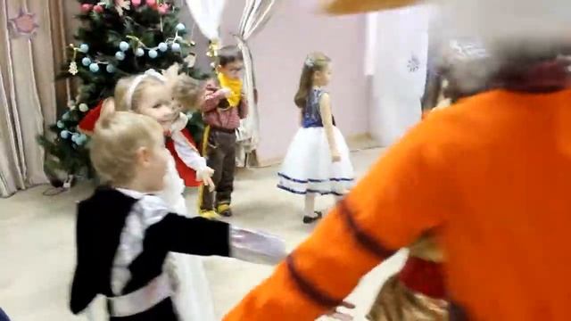 Новогодний утренник 2018, комерческий утренник в 15.00 смотреть онлайн