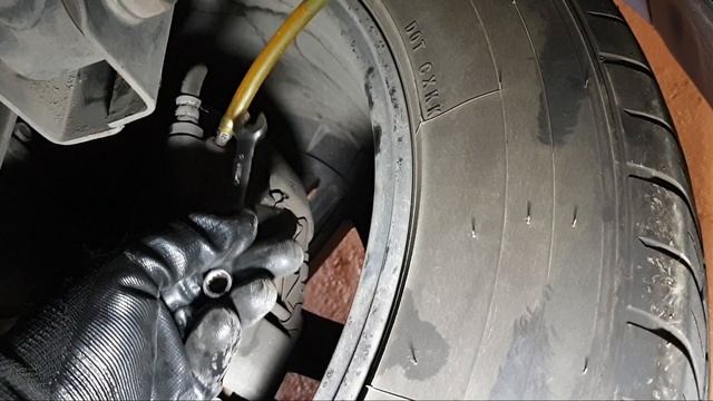 Paano Mag-Flush At Mag-Bleed Ng Brake Fluid Ng Iyong Sasakyan [Montero Sport] | DIY Tutorial