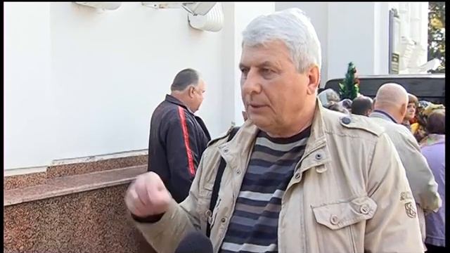 В Свято-Успенському соборі прощалися з полтавським журналістом Олександром Куликом смотреть онлайн