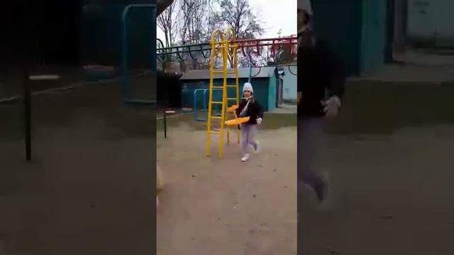 как мы с подругой пытались нормально запустить самолёт. (моё первое видео с лицом) смотреть онлайн