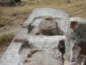 МОНУМЕНТ - древний артефакт, затерянный в глубинке Турции.