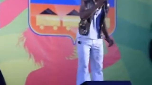 Негр красиво божественно поет из группы Мама Азия на день молодёжи город Артем Приморский край 2011 смотреть онлайн