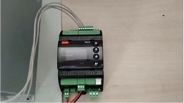 How to achieve Modbus communication between Danfoss VLT HVAC BASIC FC101 & Danfoss MCX06D Controlle смотреть онлайн