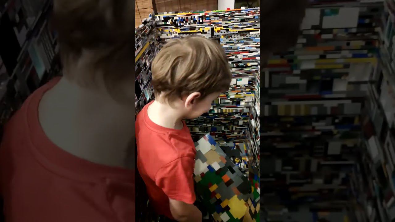 СЛОМАЛ КРЫШУ И ВЫРВАЛСЯ ИЗ ЛЕГО ДОМА #legohouse #lego #лего смотреть онлайн