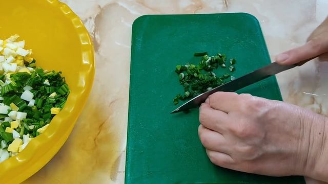 Как приготовить вкусный весенний салат с черемшой смотреть онлайн