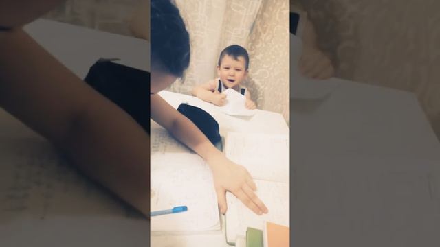 Делаем уроки/Хорошо когда есть сёстры/Бывает и такое