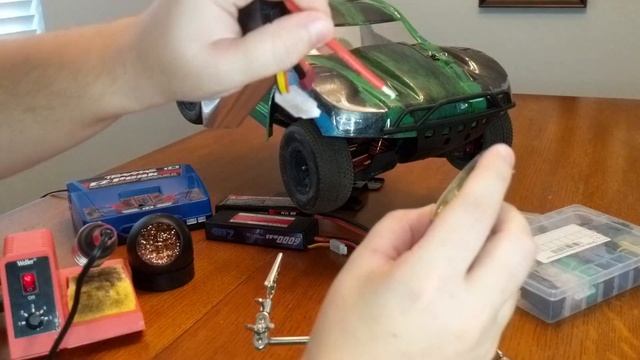 Slash 4x4 - Using Aftermarket Batteries with Traxxas Slash & iD Charger смотреть онлайн