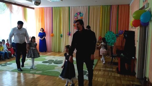 18. Танец с папами смотреть онлайн
