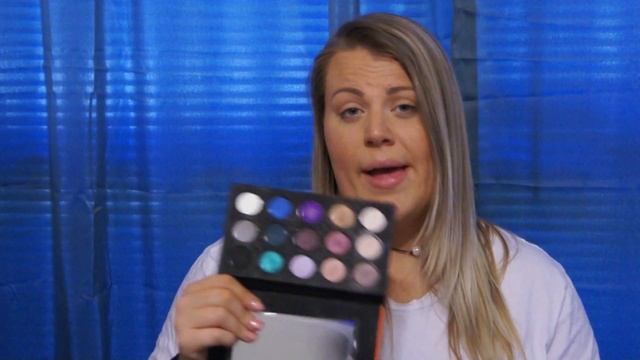 Showdoown Saturday l Colorful Eyeshadow Pallets смотреть онлайн