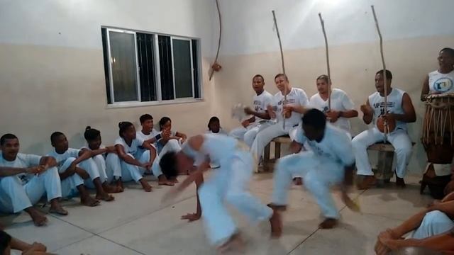 Nego Bom capoeira jogo com Alan do expressão смотреть онлайн