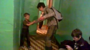 Папа ругает сына