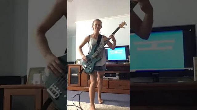 Come As You Are - Nirvana - Bass Cover смотреть онлайн