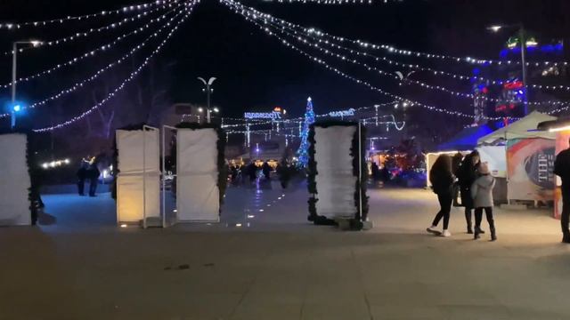 НОЧНОЙ ГОРОД БУРГАС / РОЖДЕСТВО БОЛГАРИЯ 2021 смотреть онлайн