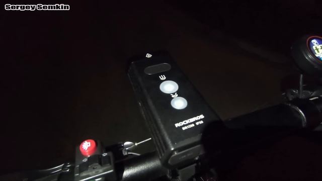 Велофара с дальним и ближним светом Rockbros BR1200 смотреть онлайн