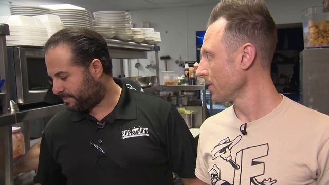 Chicago's Best Pork Shank: Side Street American Tavern смотреть онлайн