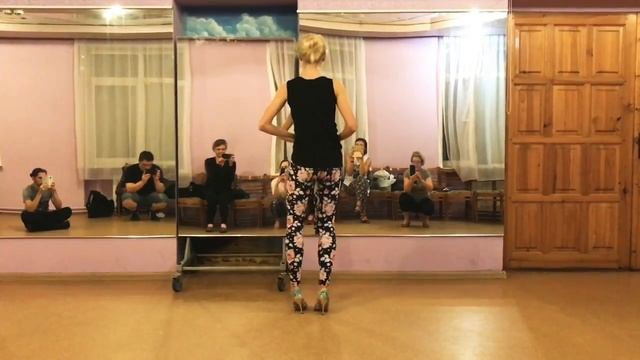 Стиль и бунда-пластика в урбан-кизомбе с Кристиной Шелудько. Минск. Школа танцев “TUMBAO” смотреть онлайн
