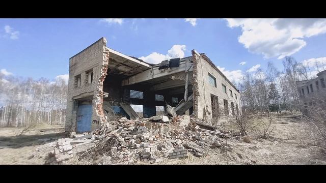 Заброшенный автопарк в/ч (Бирлово) смотреть онлайн