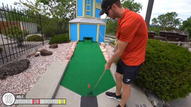 Epic Back To Back Mini Golf Hole In One! - Awesome Course! смотреть онлайн