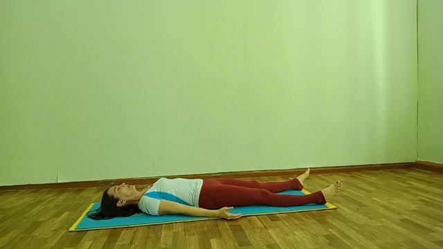 Саламба Сарвангасана/Нираламба Сарвангасана, Стойка на плечах с поддержкой и без поддержки, май 202 смотреть онлайн