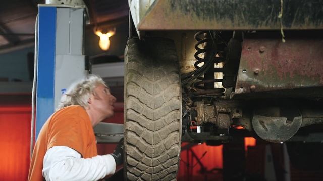 1986 Range Rover, rusty fuel tank fix, Part 2 - Edd China's Workshop Diaries смотреть онлайн