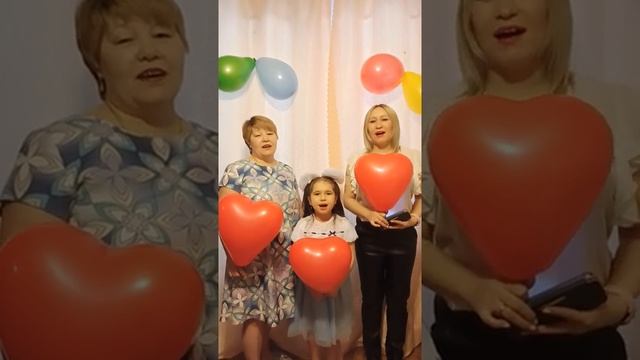 Пусть ваша жизнь будет теплой, как этот чудесный весенний день. С 8 марта? смотреть онлайн